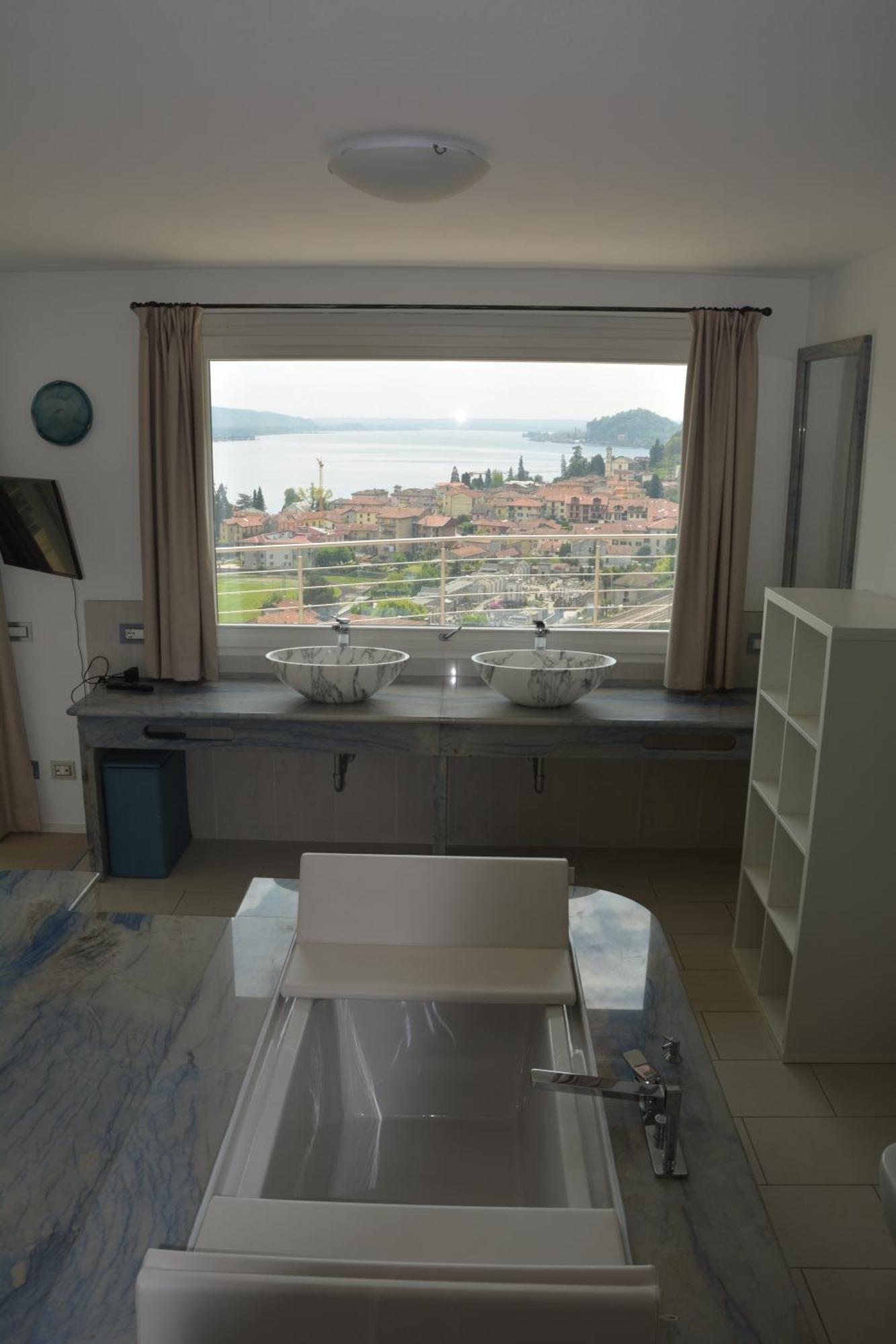 Il Girasole Apartment Meina Phòng bức ảnh