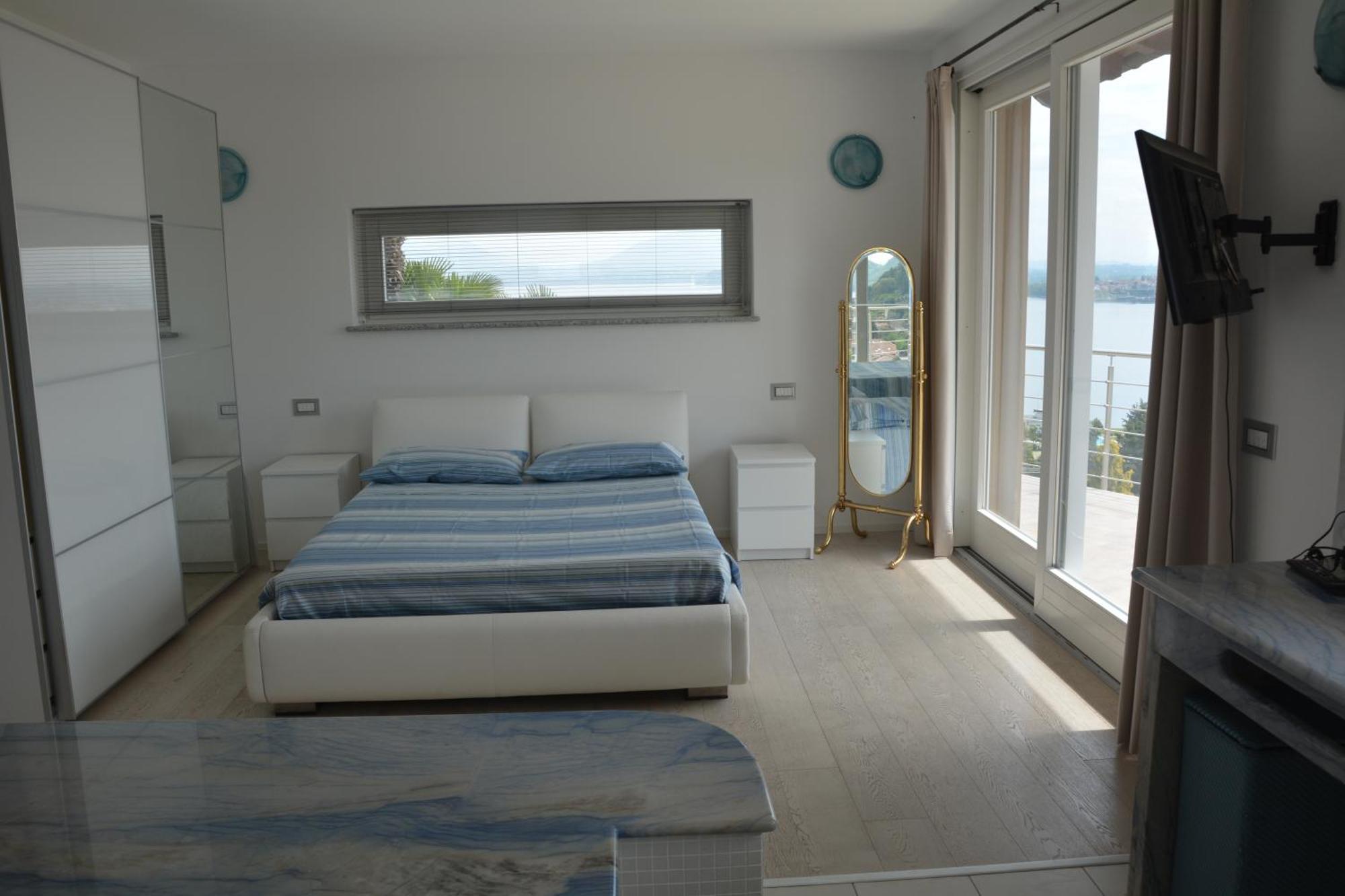 Il Girasole Apartment Meina Phòng bức ảnh